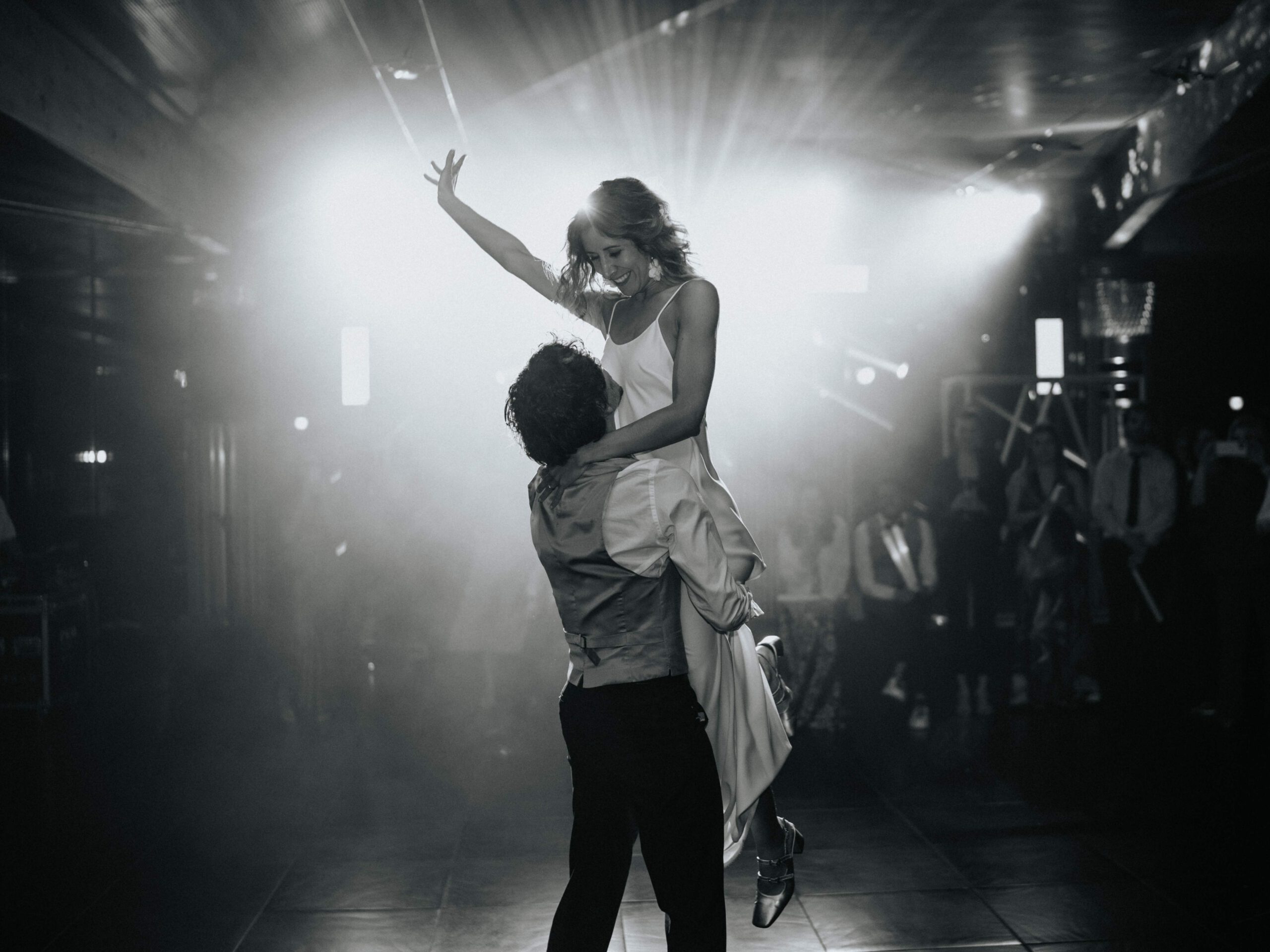 Fotografía de boda de Mònica Carrera, acompañando sus 25 años de experiencia