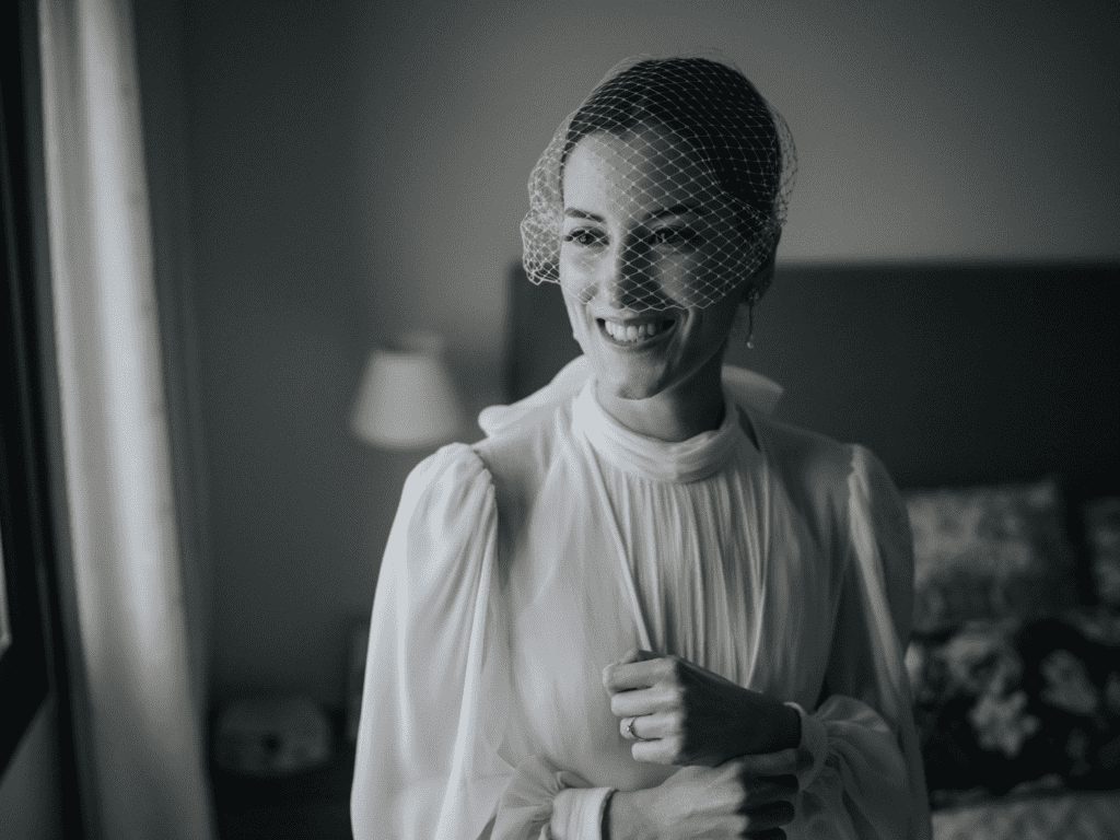 Tocado de novia con rejilla